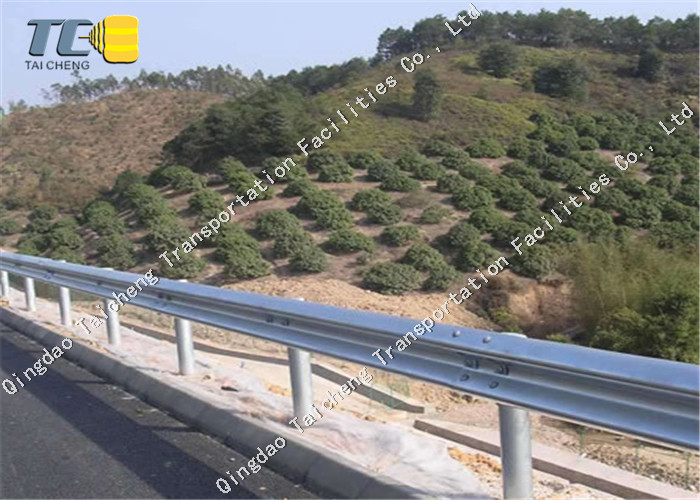 Two Corrugated Metal Road Barriers Anti Ultraviolet Aging Eco Friendly
