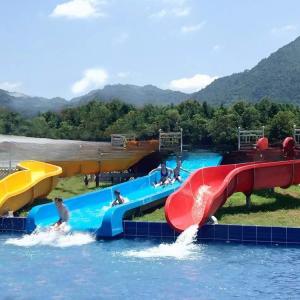 China Large Capacity Amusement Park Water Slide Hotel Water Slide Wear Resistance wholesale