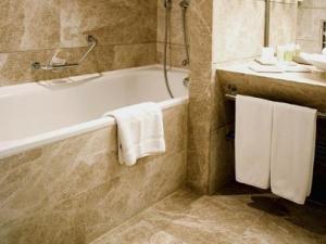 China Light Emperador Real Marble Slab Countertop For Bathroom Wall Floor on sale