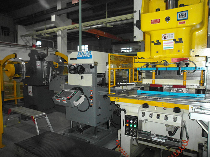 NC servo feeder