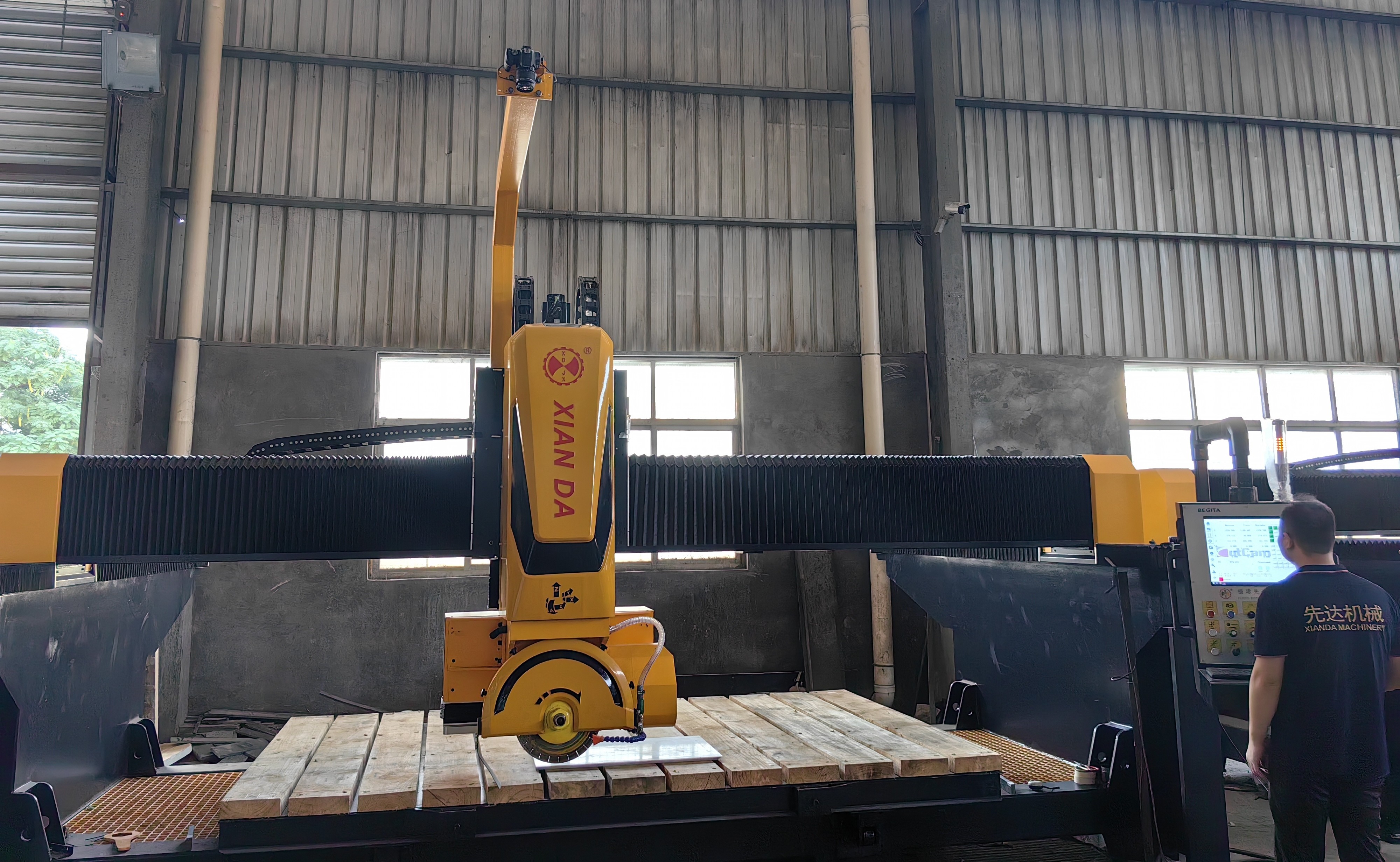 State-of-the-Art Safety System 8000kg CNC 5-Axis Bridge Cutting Machine for Superior Manufacturing