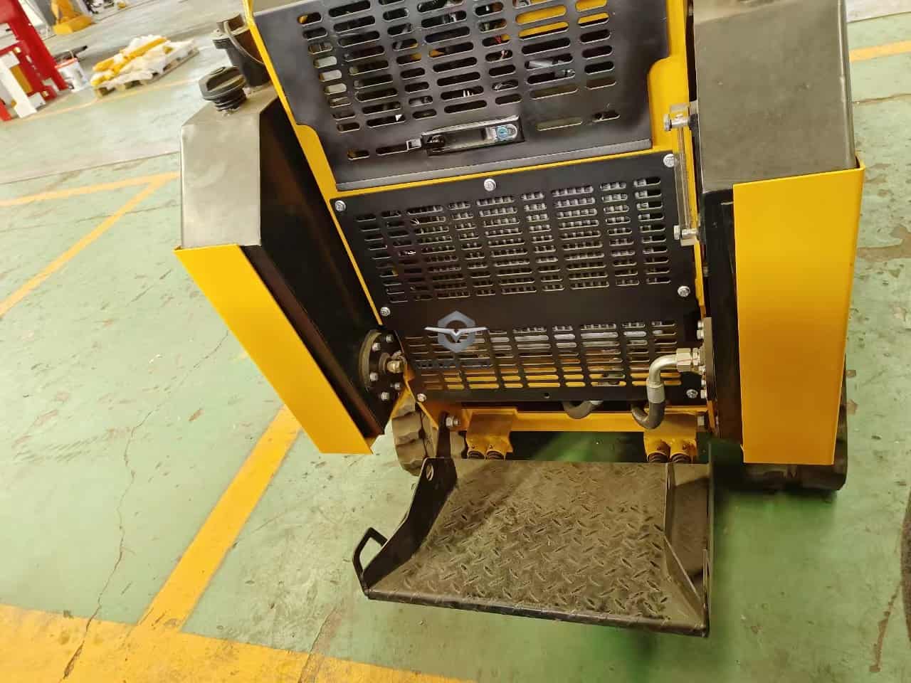 Stand-on Skid Steer Loader LY850 with 0.2m3 bucket & Kubota engine Hot Sale