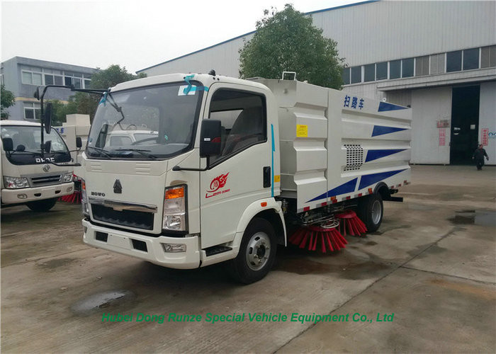 HOWO RHD / LHD Mobile Road Sweeper Truck , Truck Mounted Street Sweeper