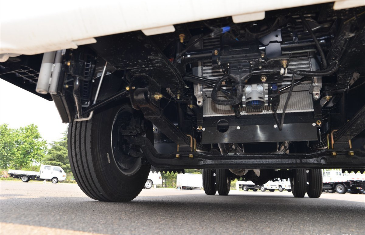 Qingling Isuzu KV100 131 Horsepower 4.205 Meters Single Row Guardrail Light Truck Cargo Truck EU Standard 2 to 6