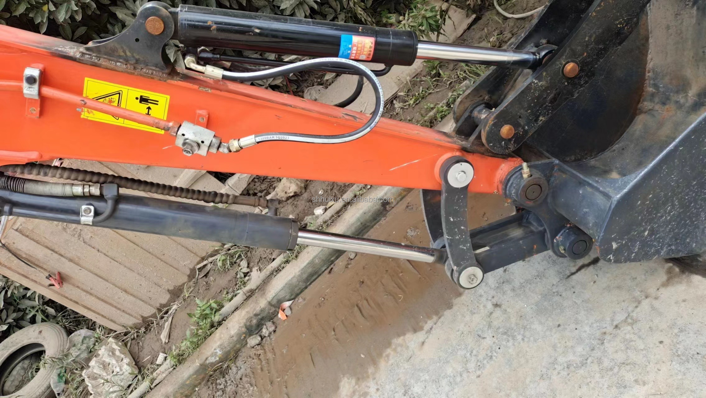 Low working hours second-hand hydraulic excavator Kubota Kx135-5 used excavator Handy excavator price