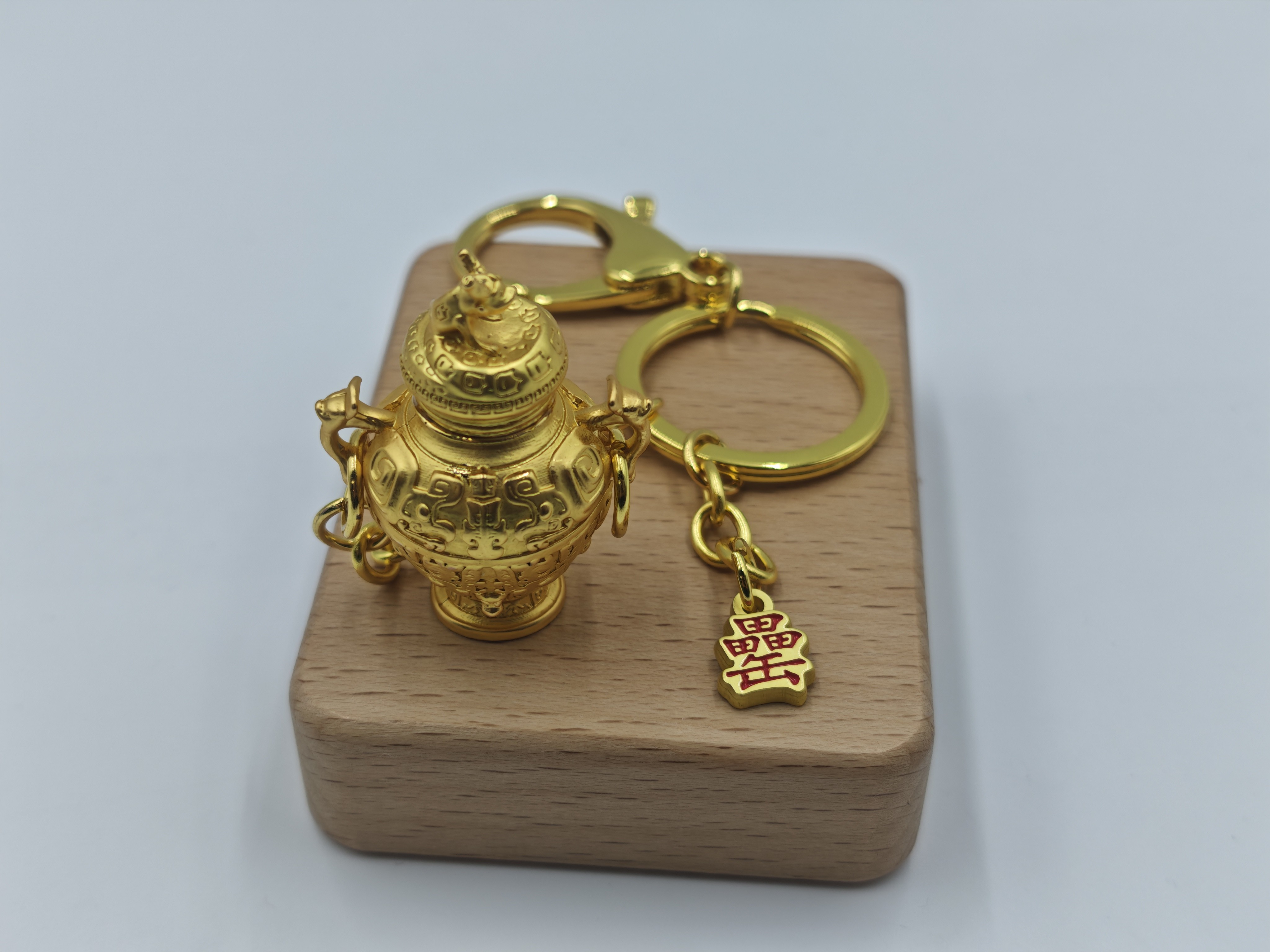 Exquisite Embossed Gold Plated Keyring