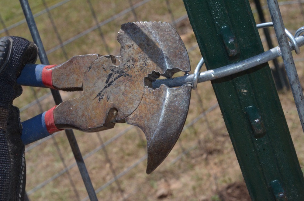 Fencing Plier Multi-purpose Wire fencing tools Build wire QL1211