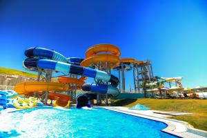 China 12mm Thickness Fiberglass Waterslide Outdoor Water Park Game Play Equipment For Swimming Pool wholesale
