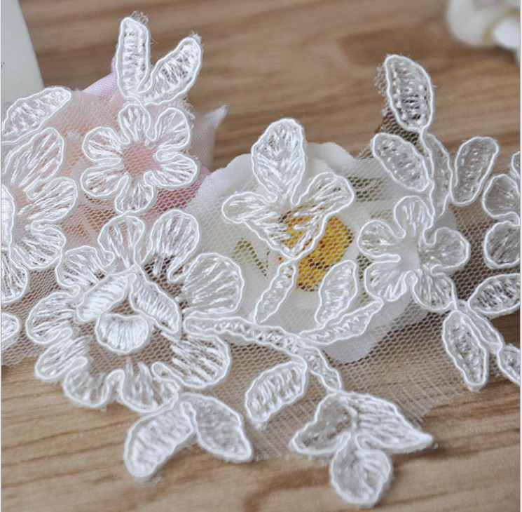 Apparel Accessories Ivory/Black Embroidery Lace Applique for Bridal Dress