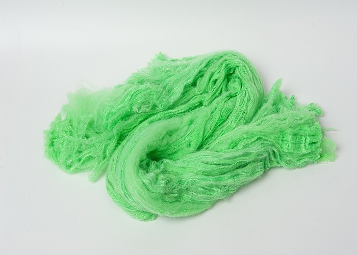 Green Color Recycled Polyester Tow , Polyester Staple Fiber Anti - Distortion