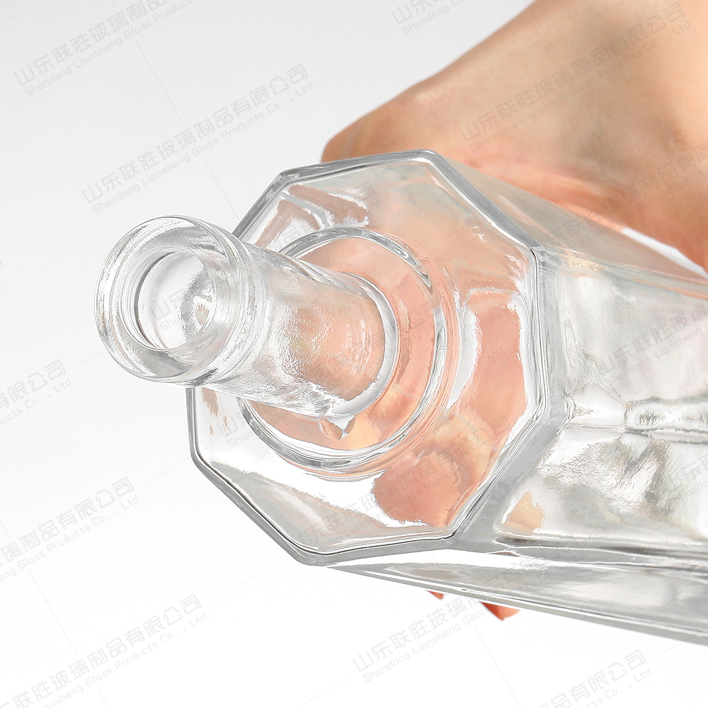 Bottle color Customized Luxury XO Brandy 700ml Glass Spirit Bottles with Glass Cap