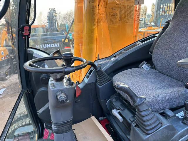 Hyundai R210W-9 Excavator Cab