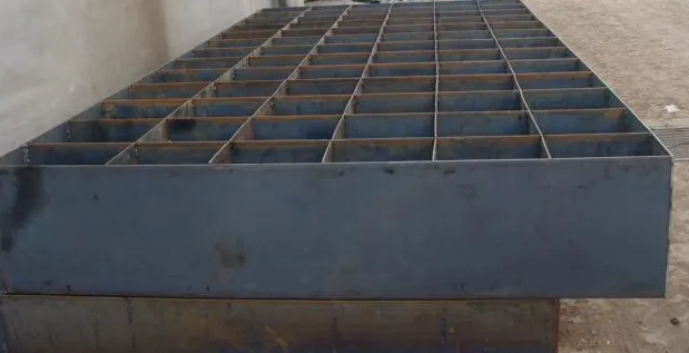 Galvanized heavy-duty grid plate with strong load capacity