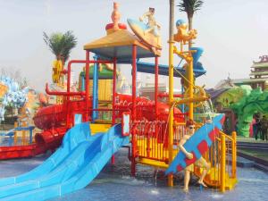 China Several Lanes Fiberglass Kids' Water Playground For Water Park Build wholesale