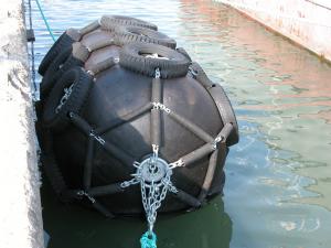 China 50Kpa Pneumatic Fishing Boat Offshore Platform Rubber Fender For Ship wholesale