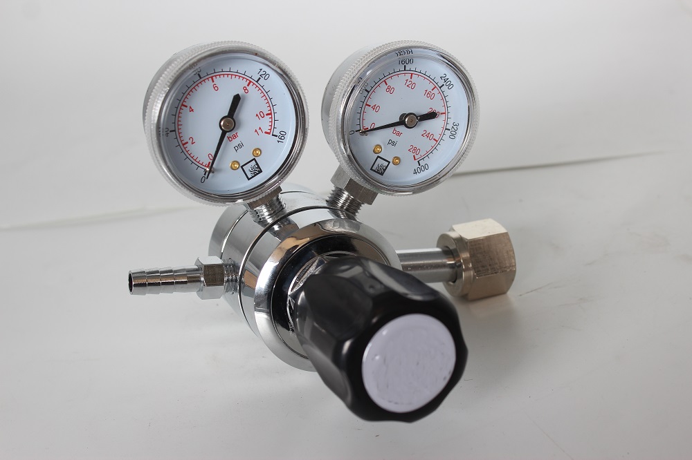 Dual Stage Laboratory Regulator for Nitrogen Helium Argon Specialty Gas Lab Gauge