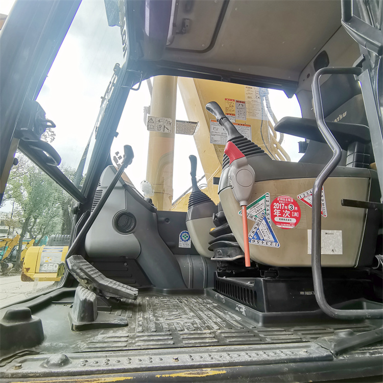 Good Condition PC450LC-8 Excavator from Japan with Shipping Size of 12040x3580x3660mm