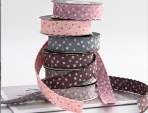 China Bouquet packaging, floral arrangement, flower packaging materials, fabric, small fragrance, small floral fragments, edge cutting ribbons, woven wholesale