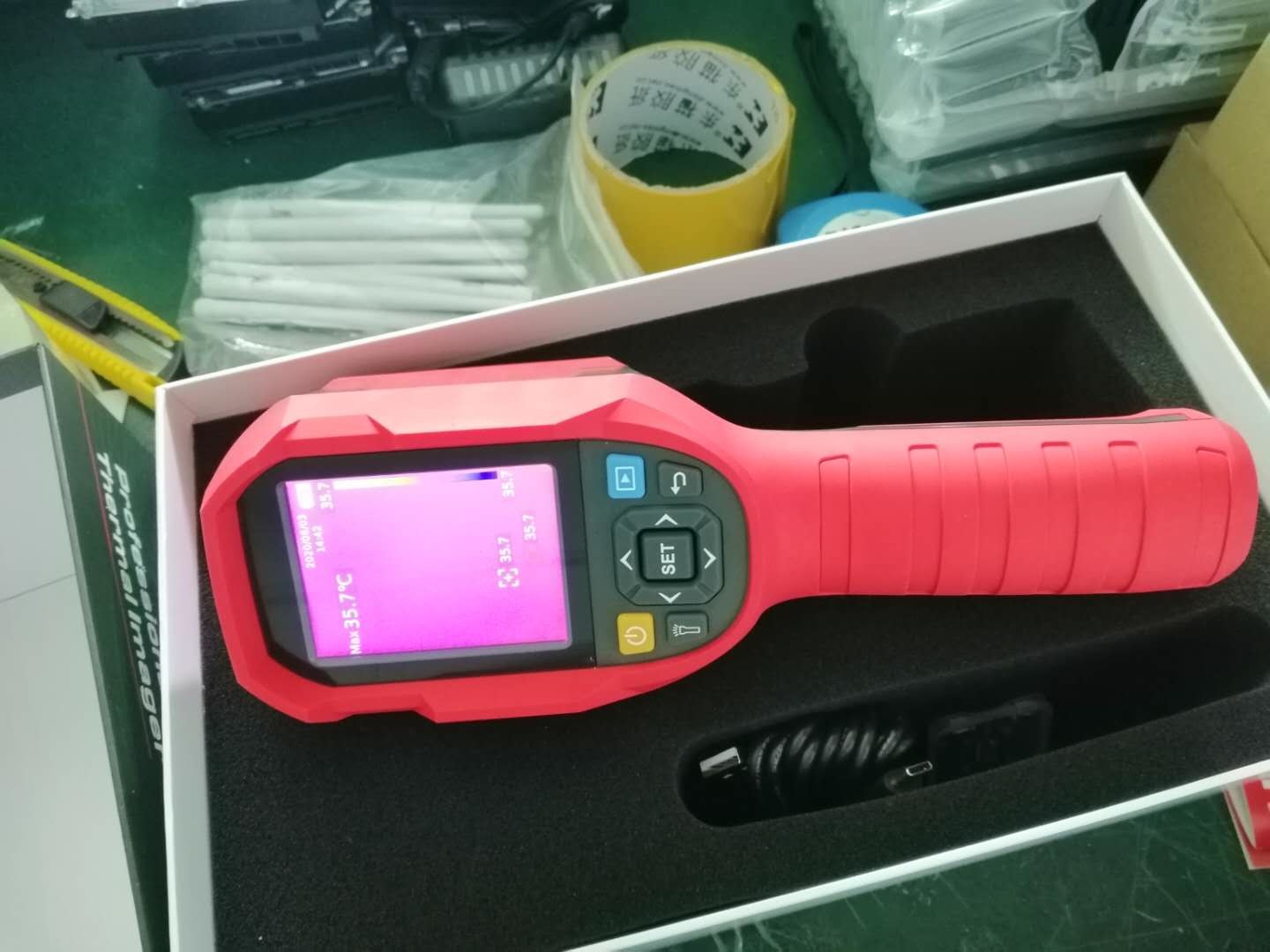 256*192 12μM 2.8" TFT Screen Thermal Temperature Scanner