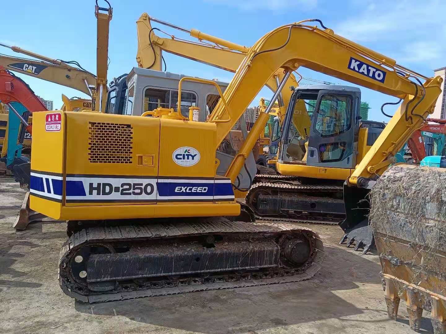 Yellow Sumitomo Excavator 5T 61HP 0.35m Bucket Capacity 4000 Working Hours