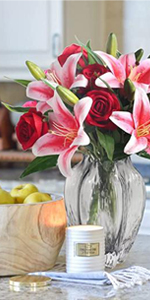 rose and lily flower arrangement