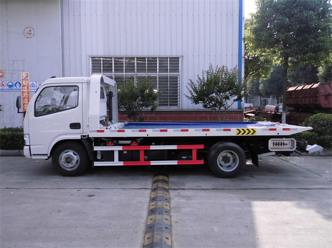 4X2 DONGFENG Small Hot-selling 1.5 Tons Flatbed Wrecker