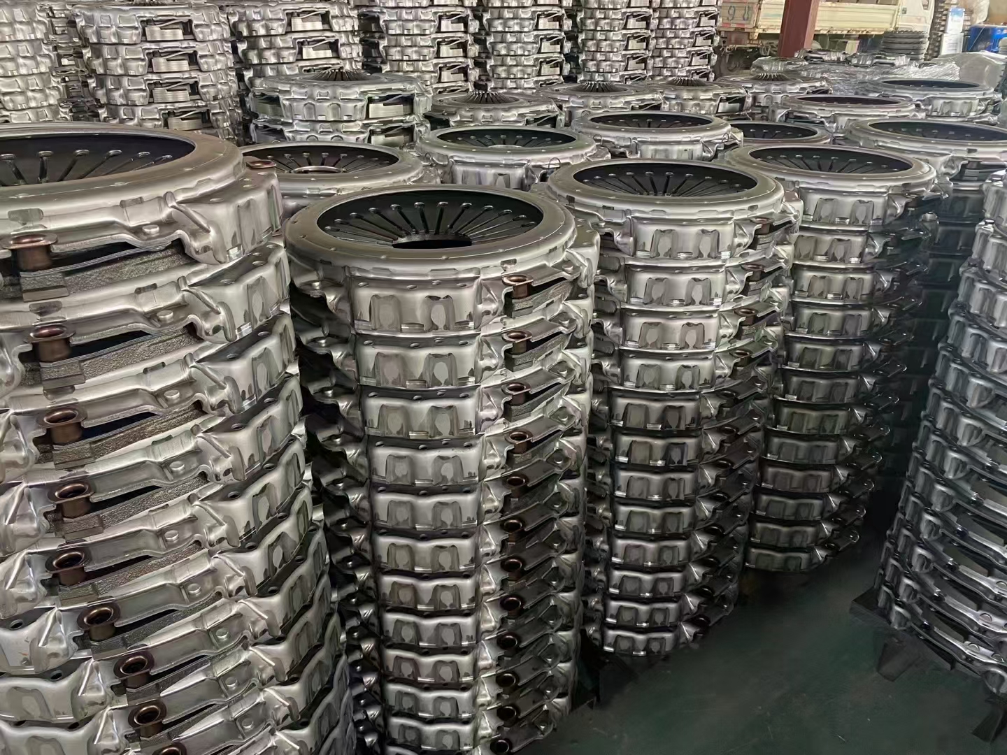 2005- Year 275 Numbering Clutch Slave Plate Pressure Plate for Jinbei Foton Jianghuai