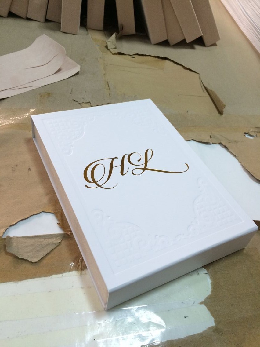 Customized luxury packaging bookstyle box magnetic closure gift paper box with logo hot foiled