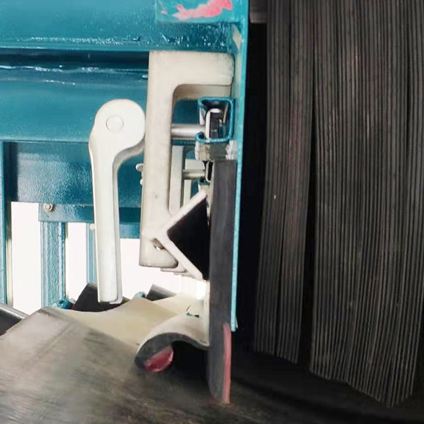 Rubber Urethane Dual Seal Skirt Board Conveyor Belt Skirtboard System