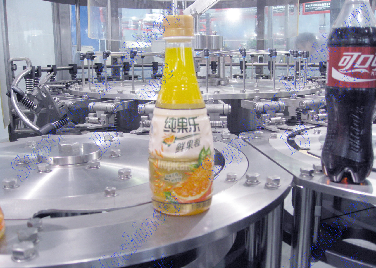 Small Scale Juice Filling Machine , 3 In 1 Automatic Filling Machine For Glass Bottles