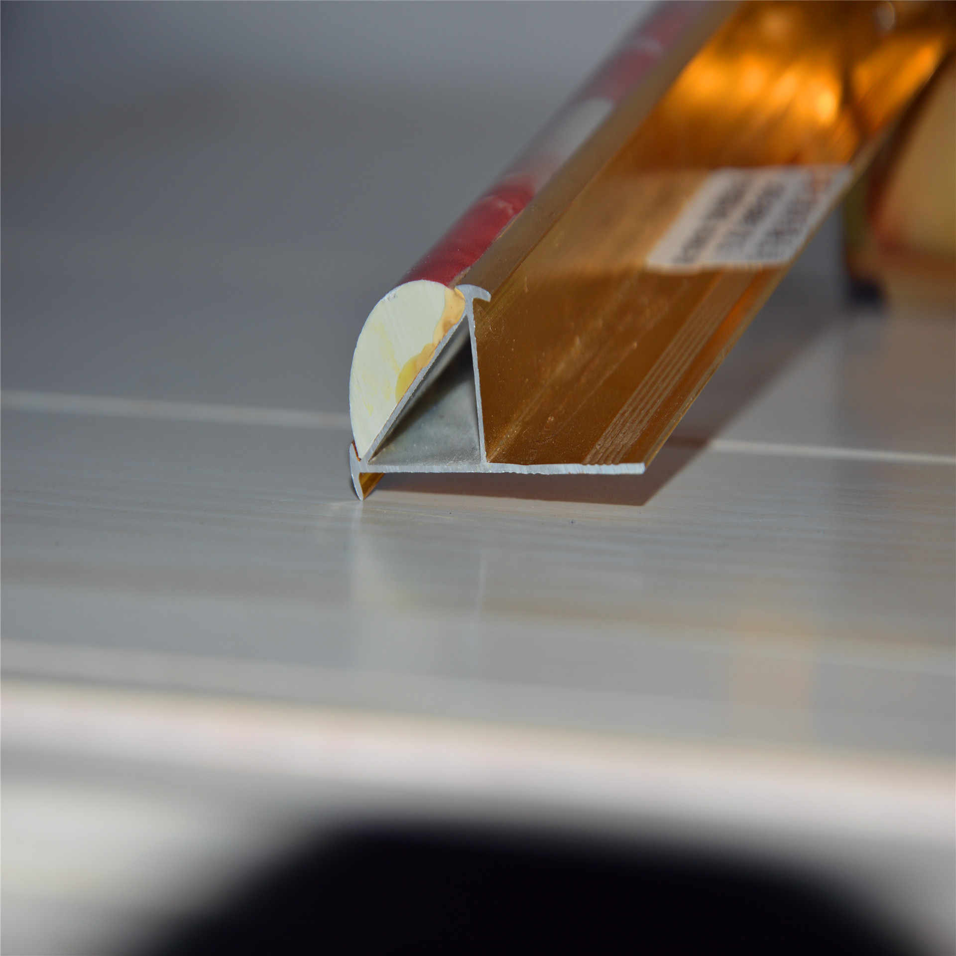Polished External Corner Tile Trim Gold Transition Aluminum Angle Carpet Tile Trim