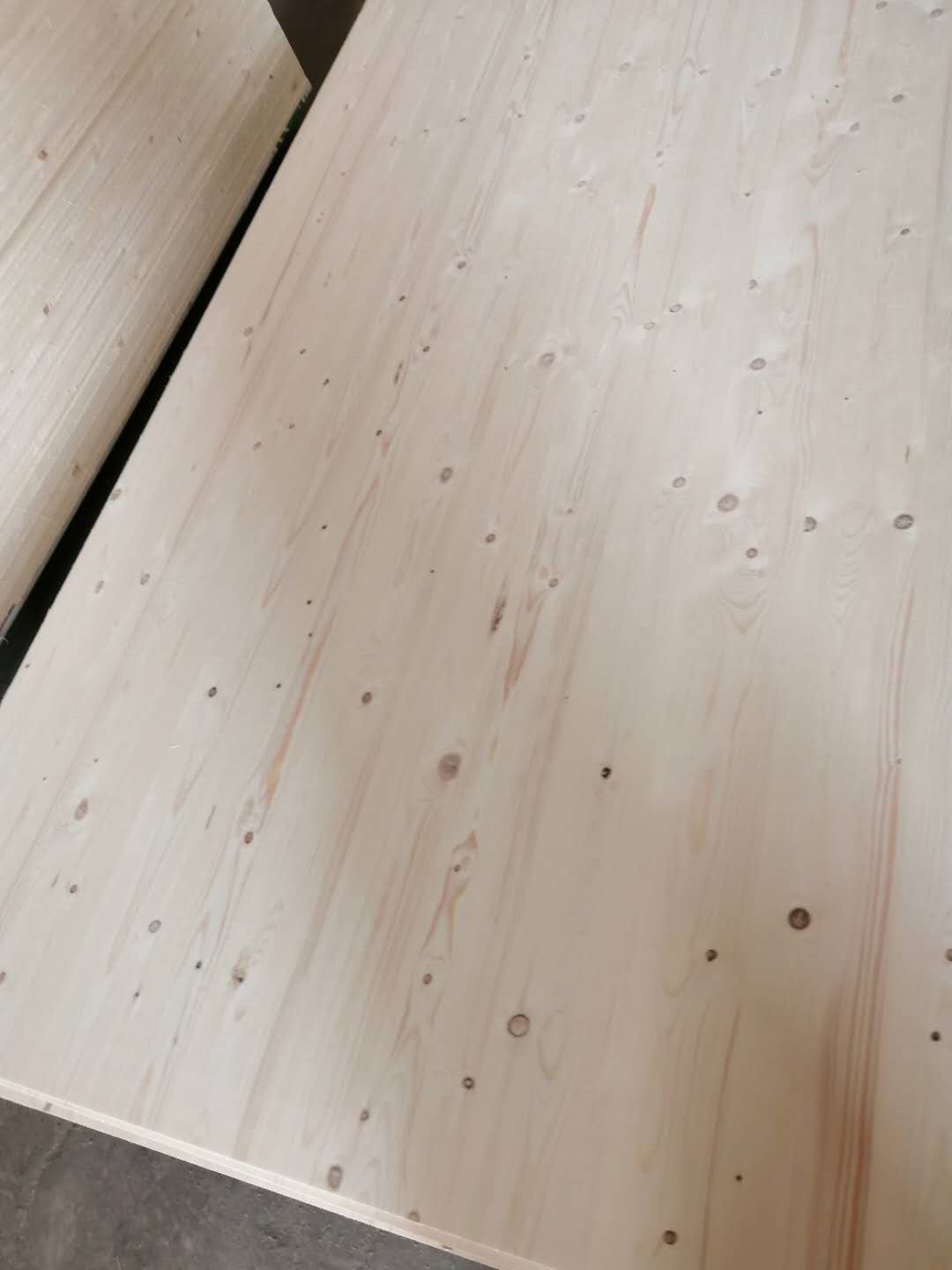 Contemporary Spruce Wood Board With Moisture Content 8-12% 1220*2440mm
