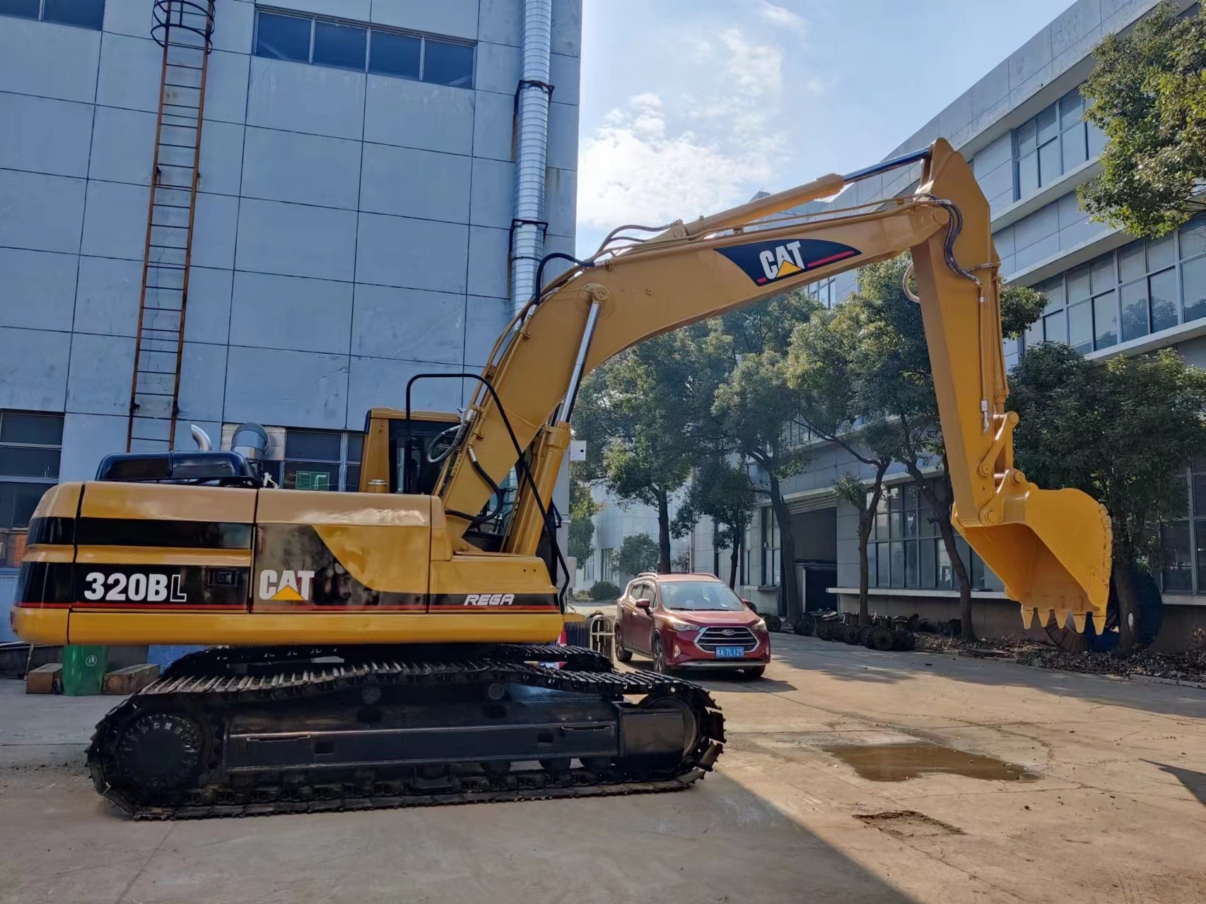 Used CAT 320B Excavator 2020 Year With Internal Combustion Drive