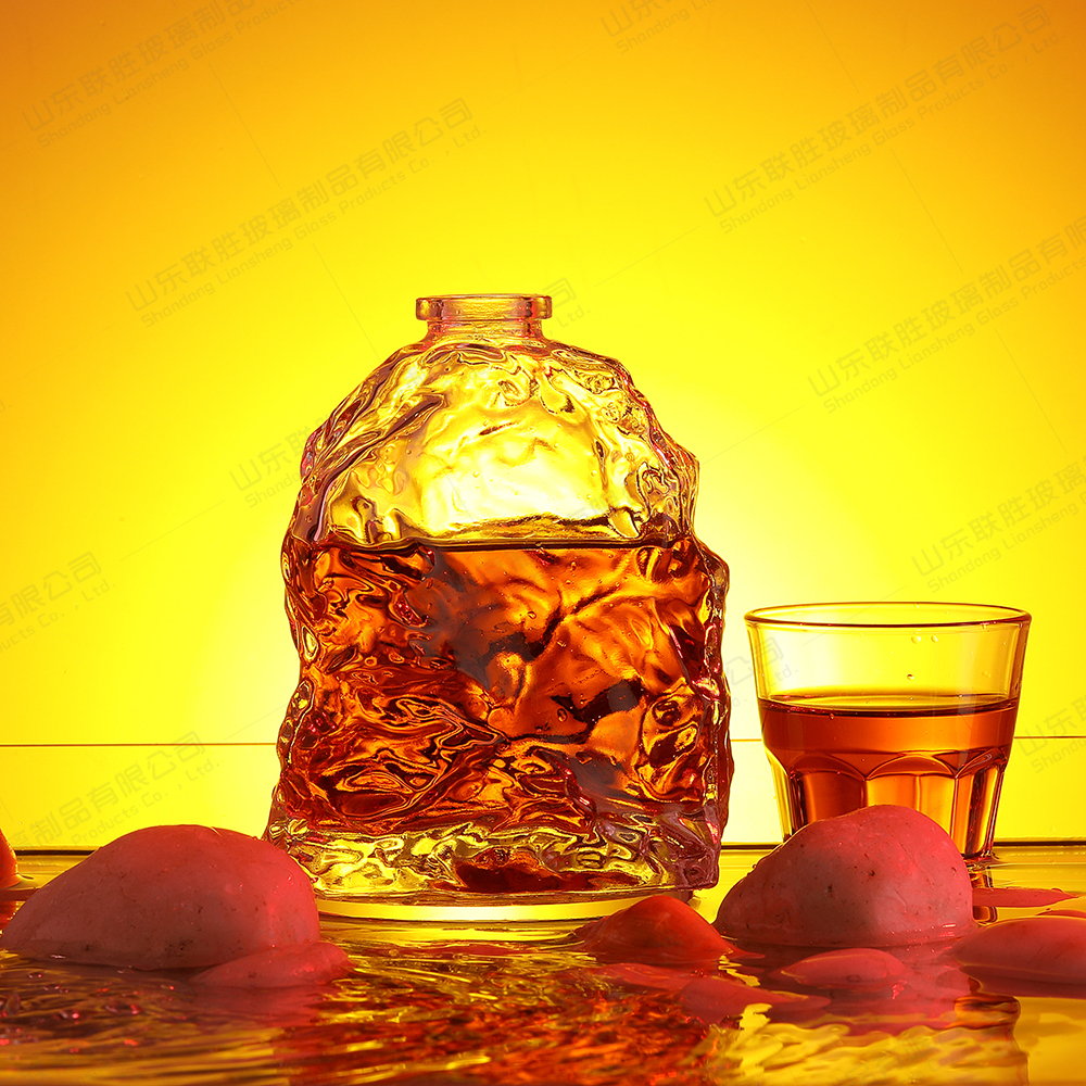Custom Size Accepted Crystal Whiskey Brandy Decanter with Gold Glass Bottle Cap
