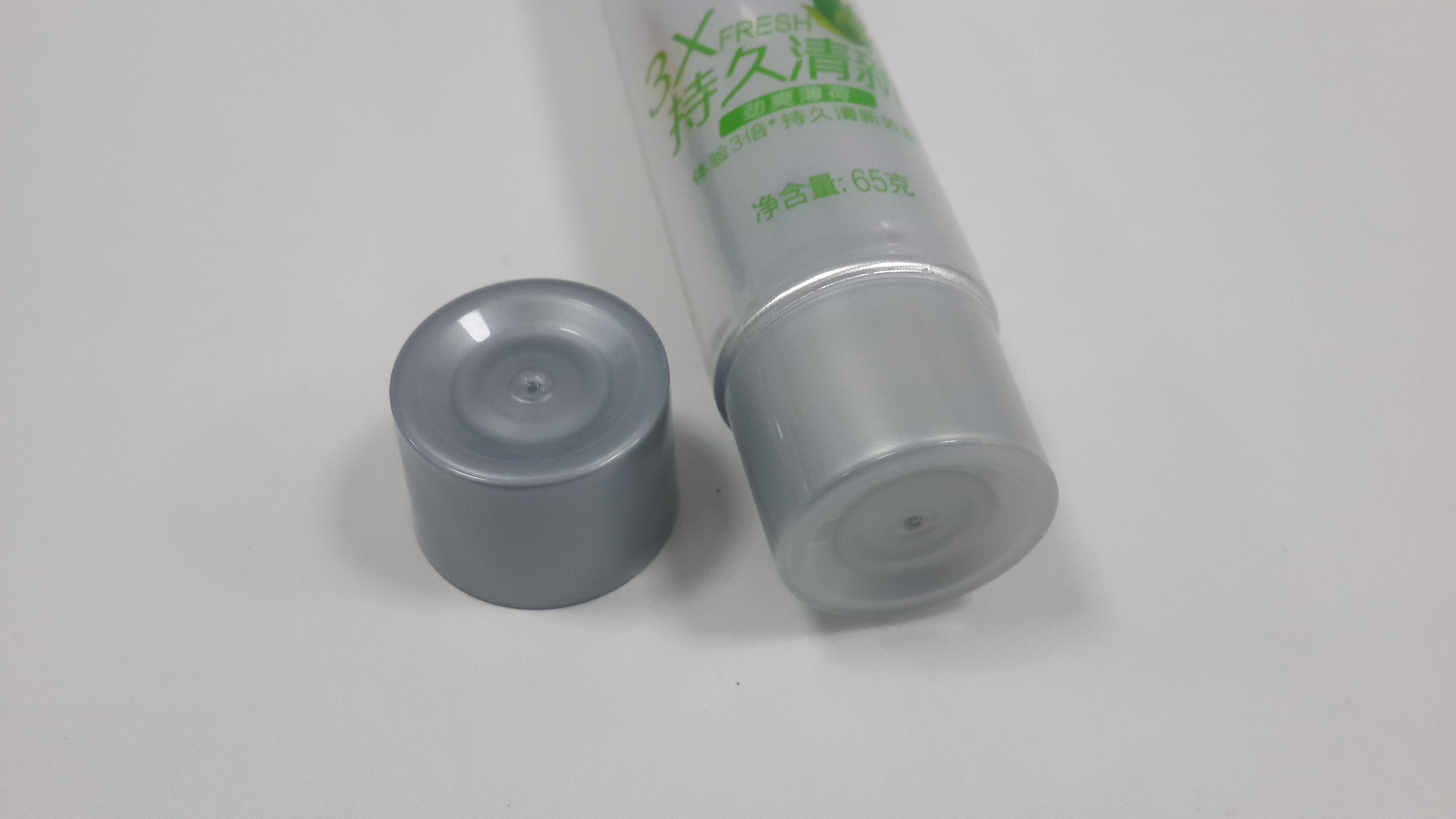 Silver Toothpaste Tube Containers Screw On Cap Aluminum Plastic Tube Diameter 30mm