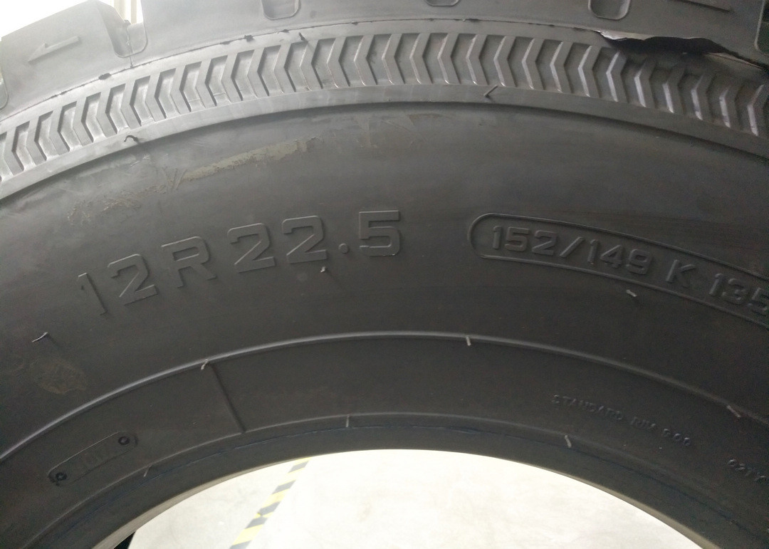 12R22.5 152/149K Off Road Truck Tires All Steel Radial Tire Structure Black Surface