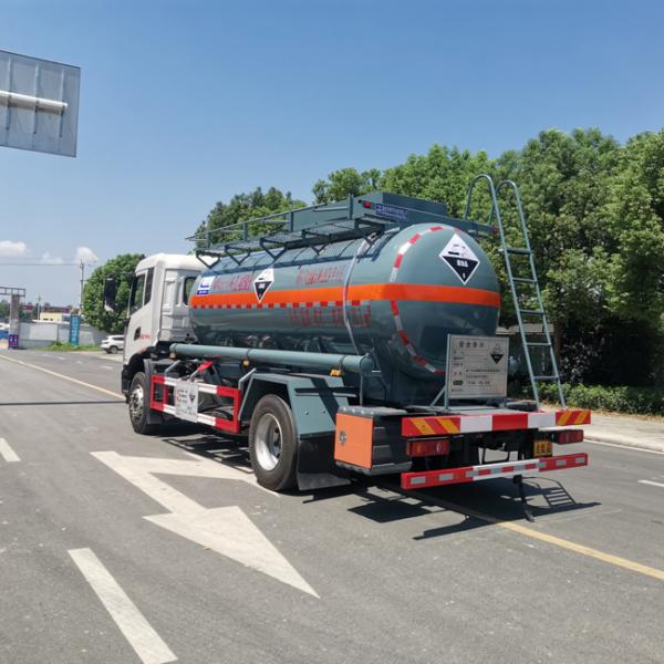 Donfeng 4x2 Chemical Tanker Truck 18.3CBM Fuel Transport Trucks With 190HP Engine