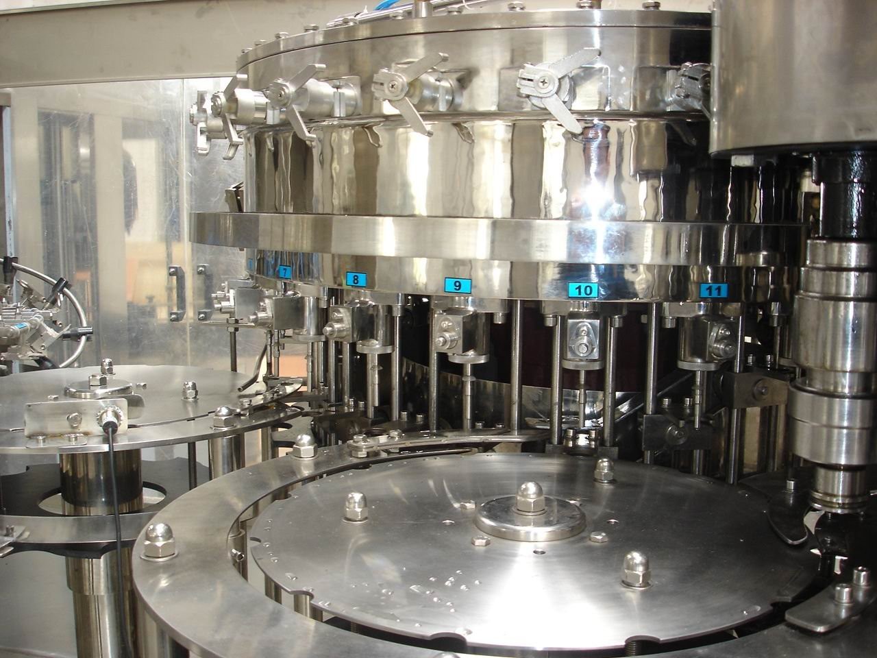 Automatic Bottled Beer Filling Machine , 500BPH - 8000BPH Glass Bottle Filling Machines