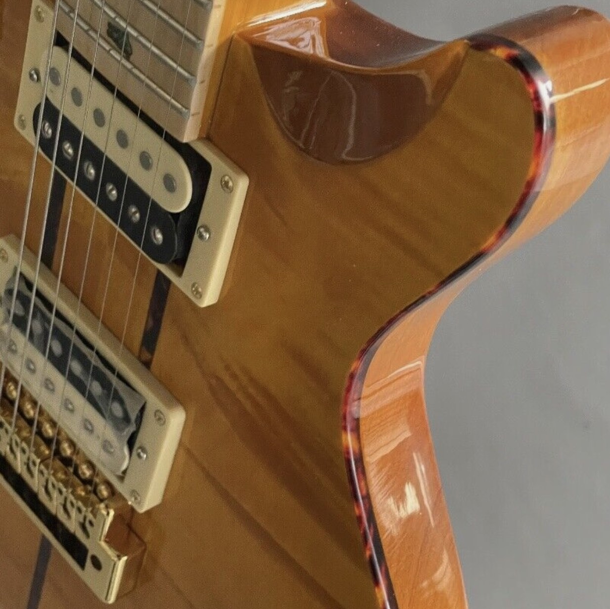 Custom Yellow Santana Retro Electric Guitar Flamed Maple Top Veneer HH Pickups Tremolo