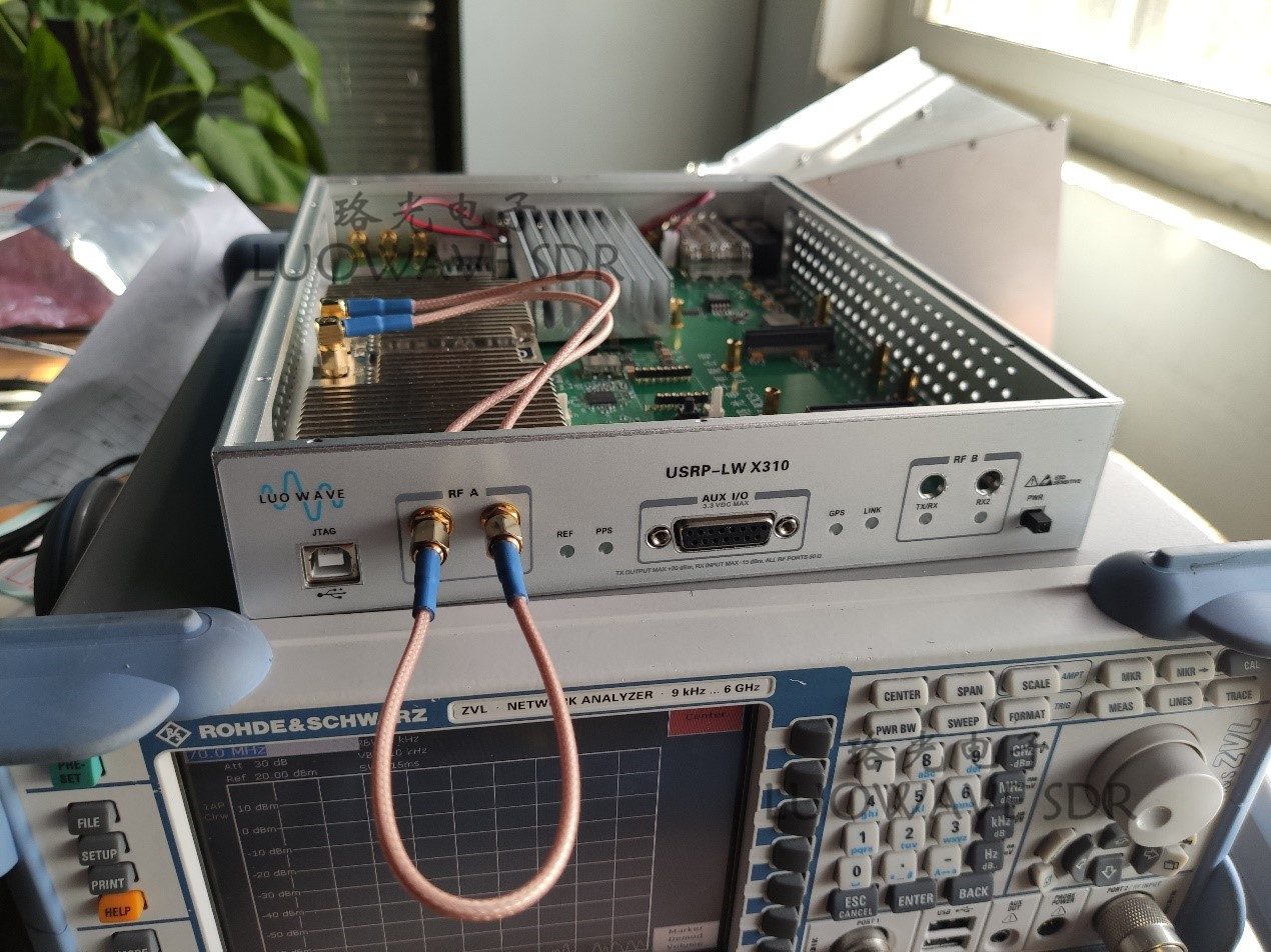 UBX-LW40/160 | UBX 40MHZ RF Daughter Card USRP Daughterboards Explore MIMO