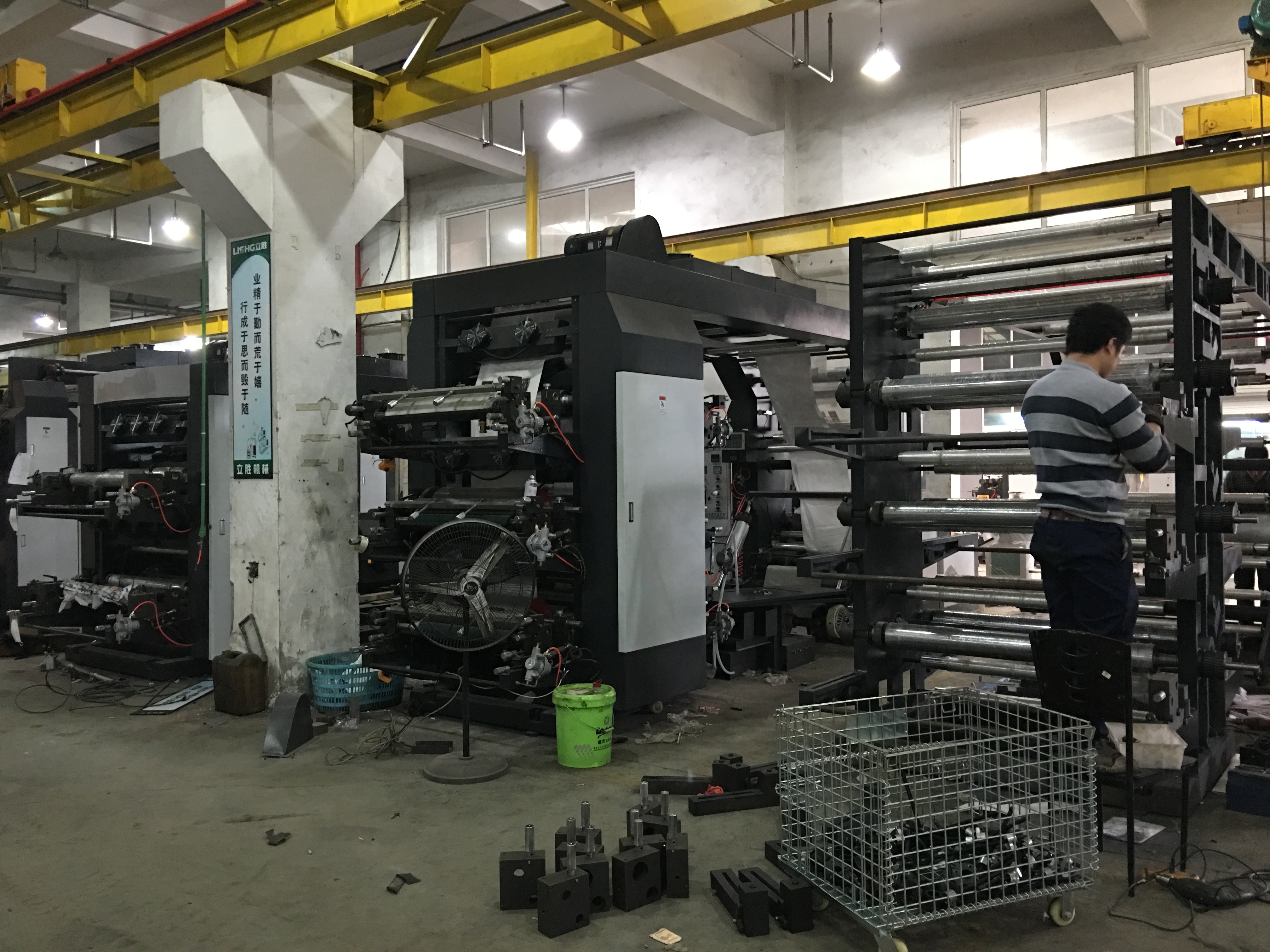 Economic Six Color Central Drum Flexo Printing Machine with 6 Color UV DIE CUT SLITTING SERVO for Auto Sticker Label