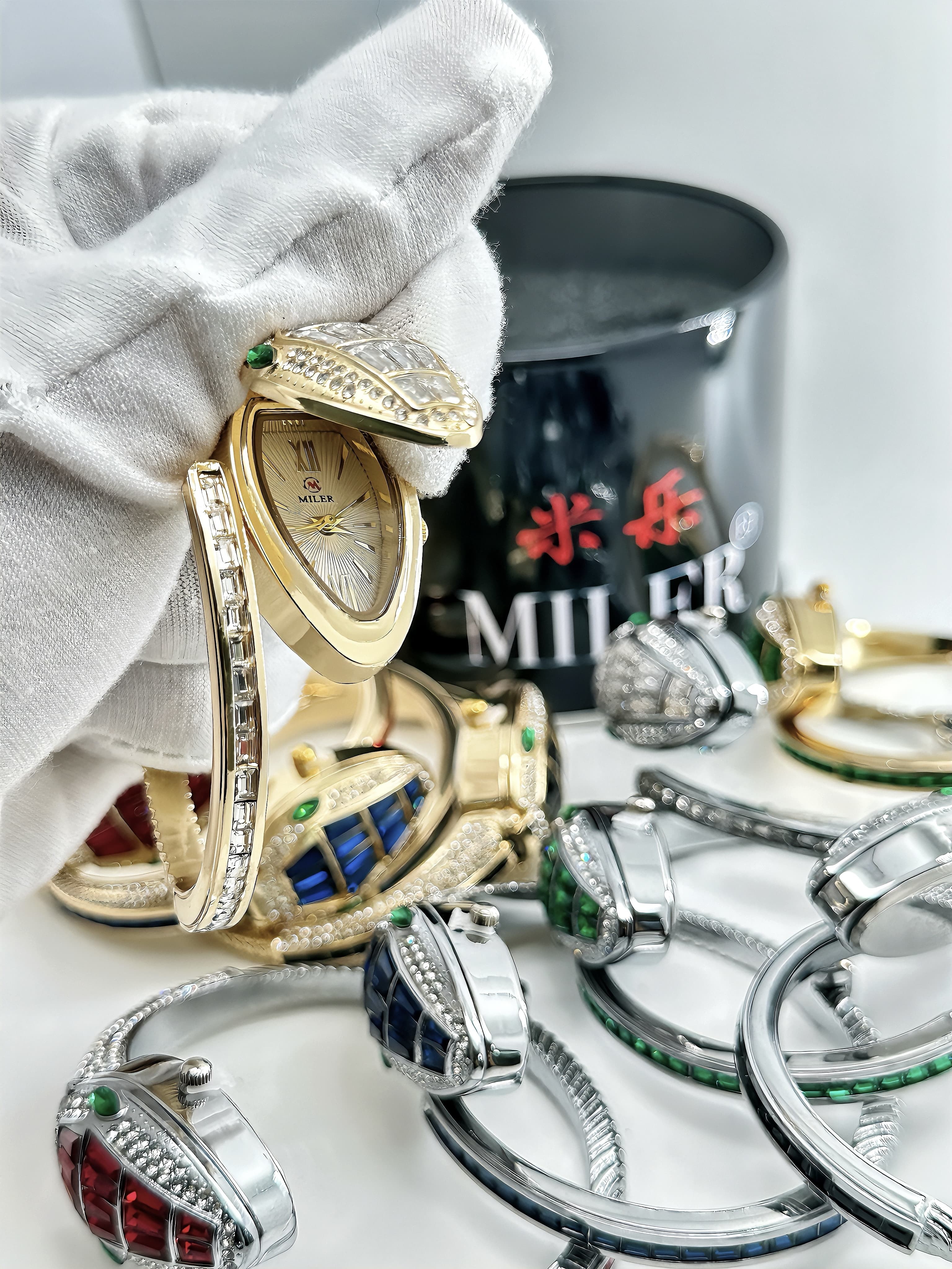 Miler Hot Sell Bracelet Wrapped With Diamond Clamshell Creative Women Watch