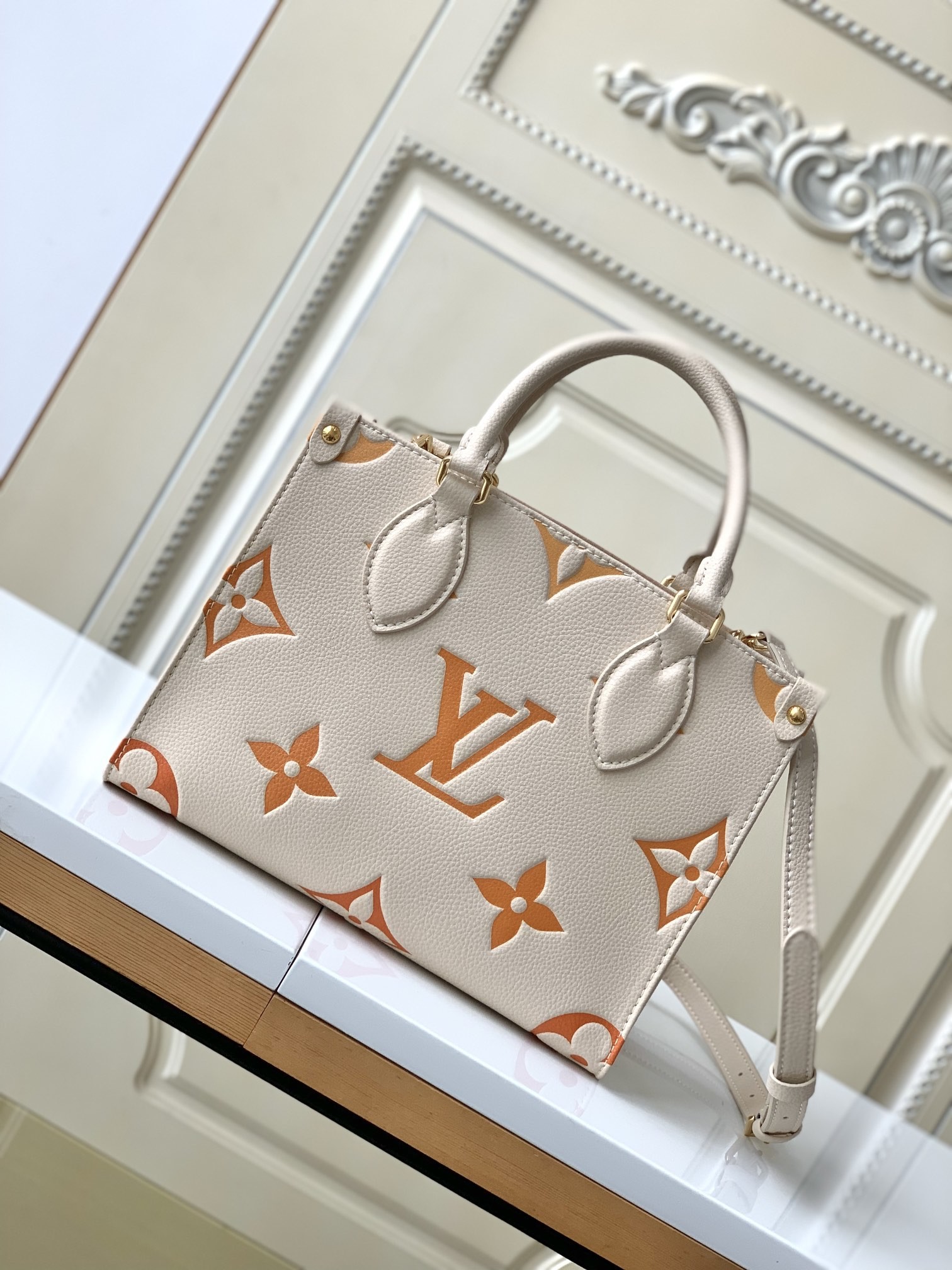 Cream Saffron Giant Monogram OnTheGo MM Louis Vuitton Messenger Bag For IPad Mini