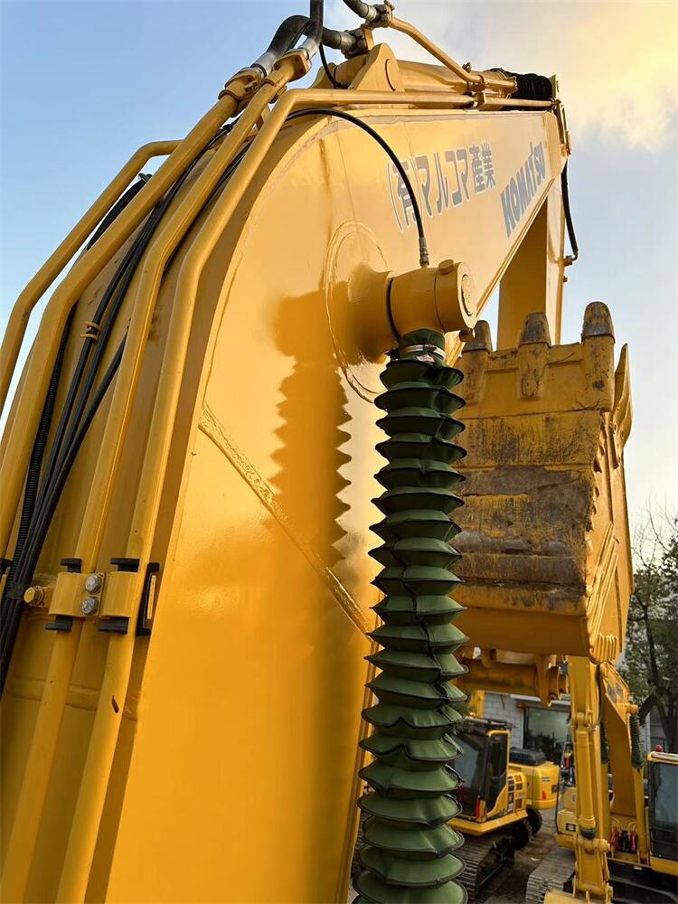 Crawler Chain Moving Type 20t Used Komatsu PC200-7 Excavator with Cummins Engine