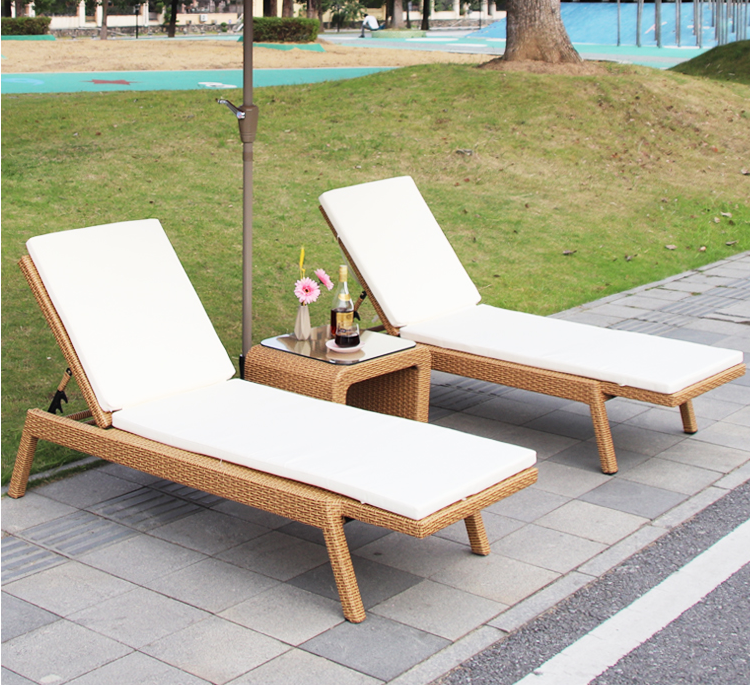 Customized Foldable Rattan Sun Lounger Aluminum Frame Outdoor Rattan Lounger