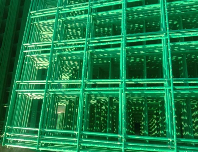 1.8m Green Vinyl Coated Welded Wire Fence Panels Weldmesh Sheets Rectangle Hole