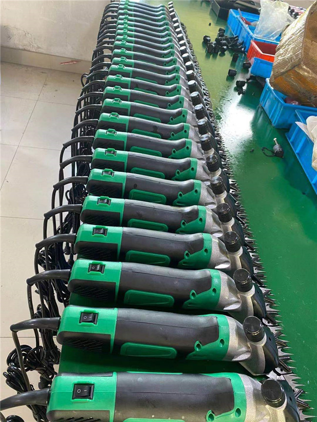 690W Sheep Shearing Clipper 76mm Sheep Hair Cutting Scissors