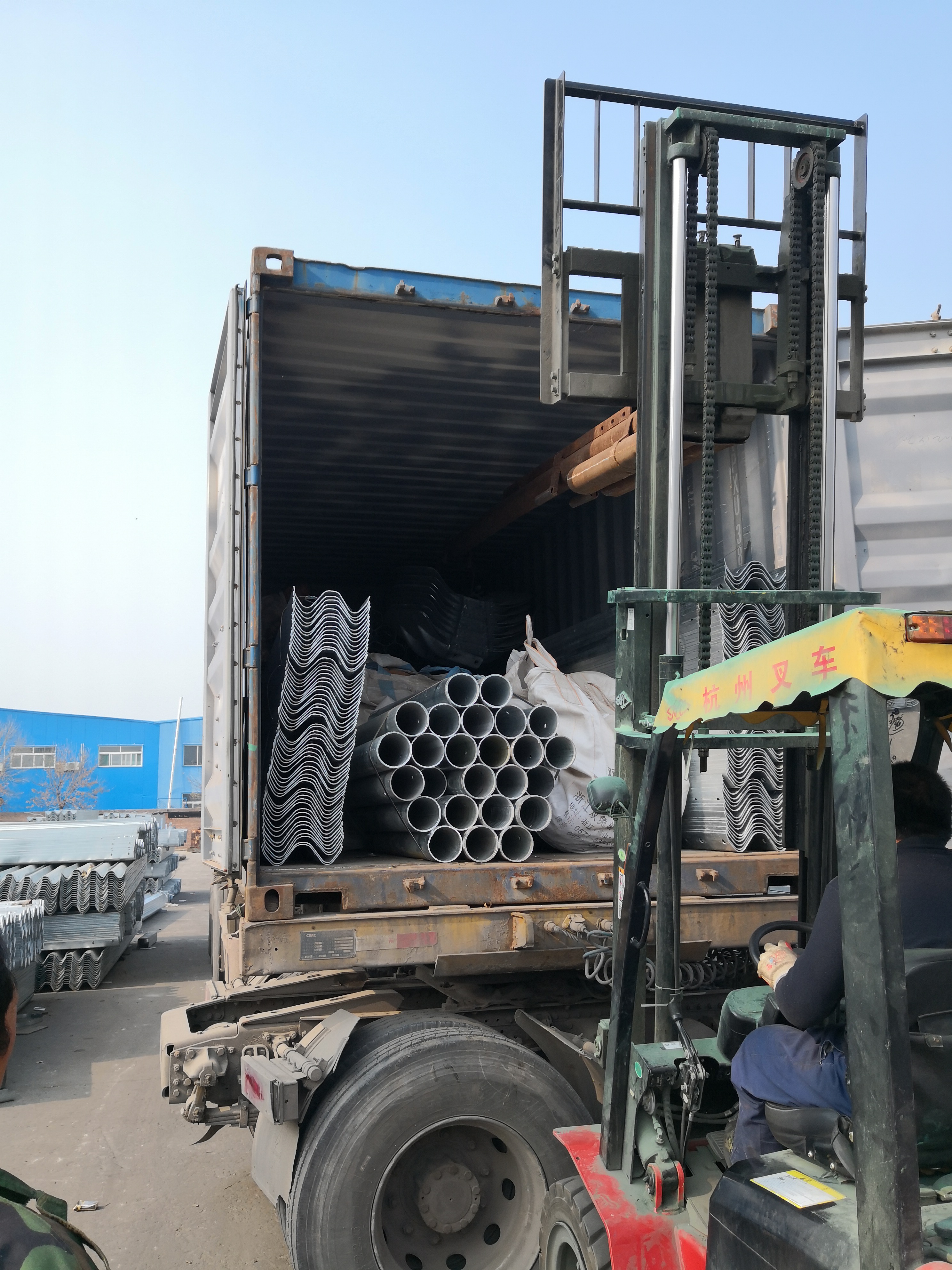 Highway Guardrail Round Head Hot Dip Galvanized Bolt for Roadway Safety Standards