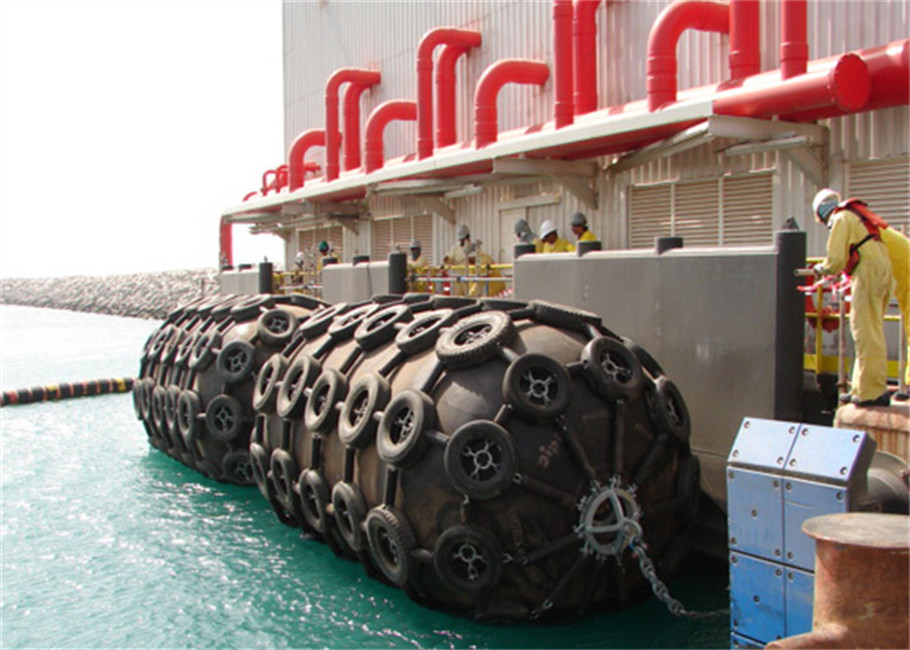 Customized Pneumatic Inflatable Rubber Fenders Easy To Transport And Use