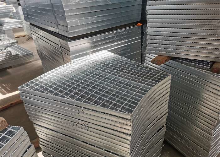 ISO9001 Silver Color Steel Driveway Grates Grating For Road Flyover